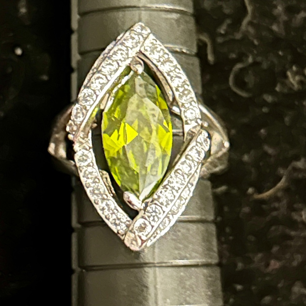 Silver 925 Ring with Peridot Gemstone and Crystal Accents size 5.75 - Picture 1 of 6